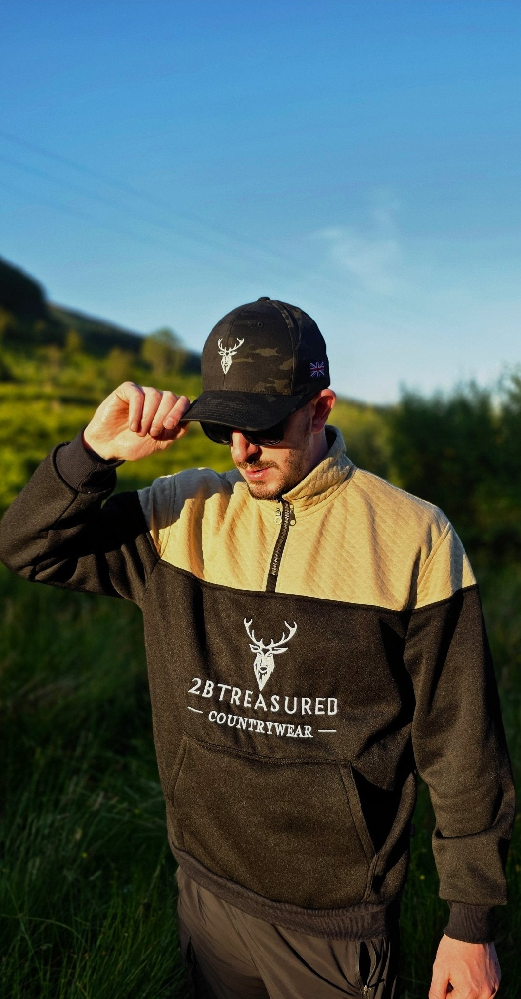 Embroidered Stagmoor Quarter Zip - Black