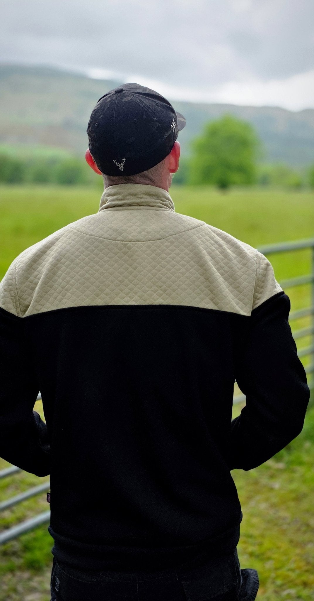 Embroidered Stagmoor Quarter Zip - Black