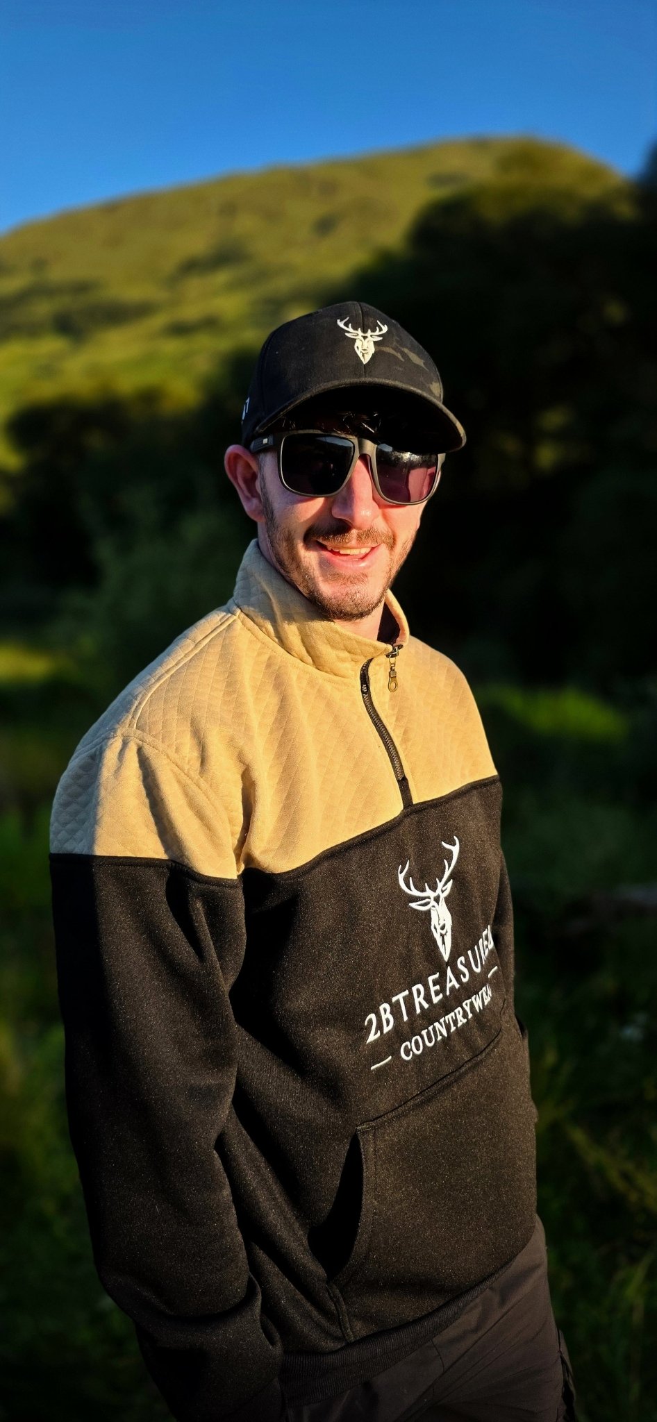 Embroidered Stagmoor Quarter Zip - Black