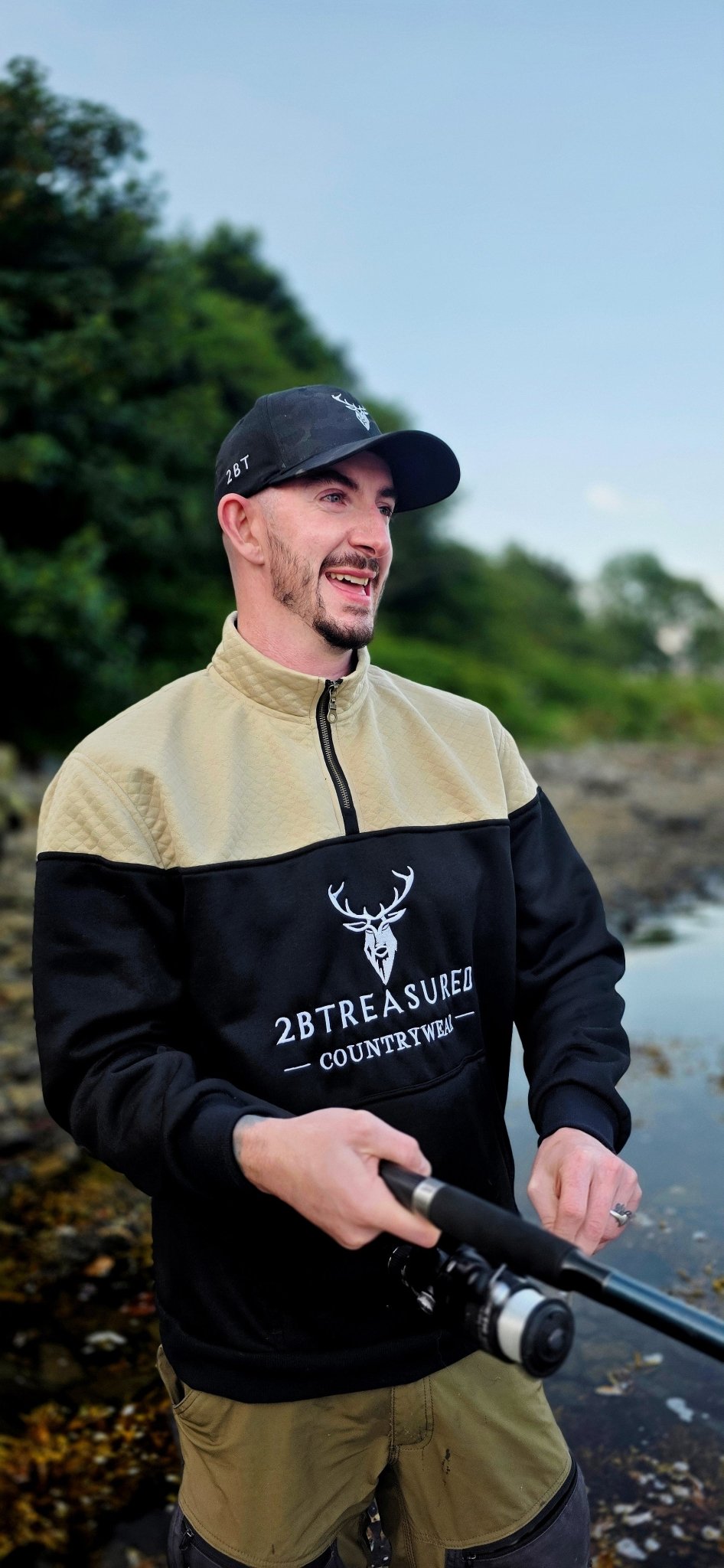 Embroidered Stagmoor Quarter Zip - Black