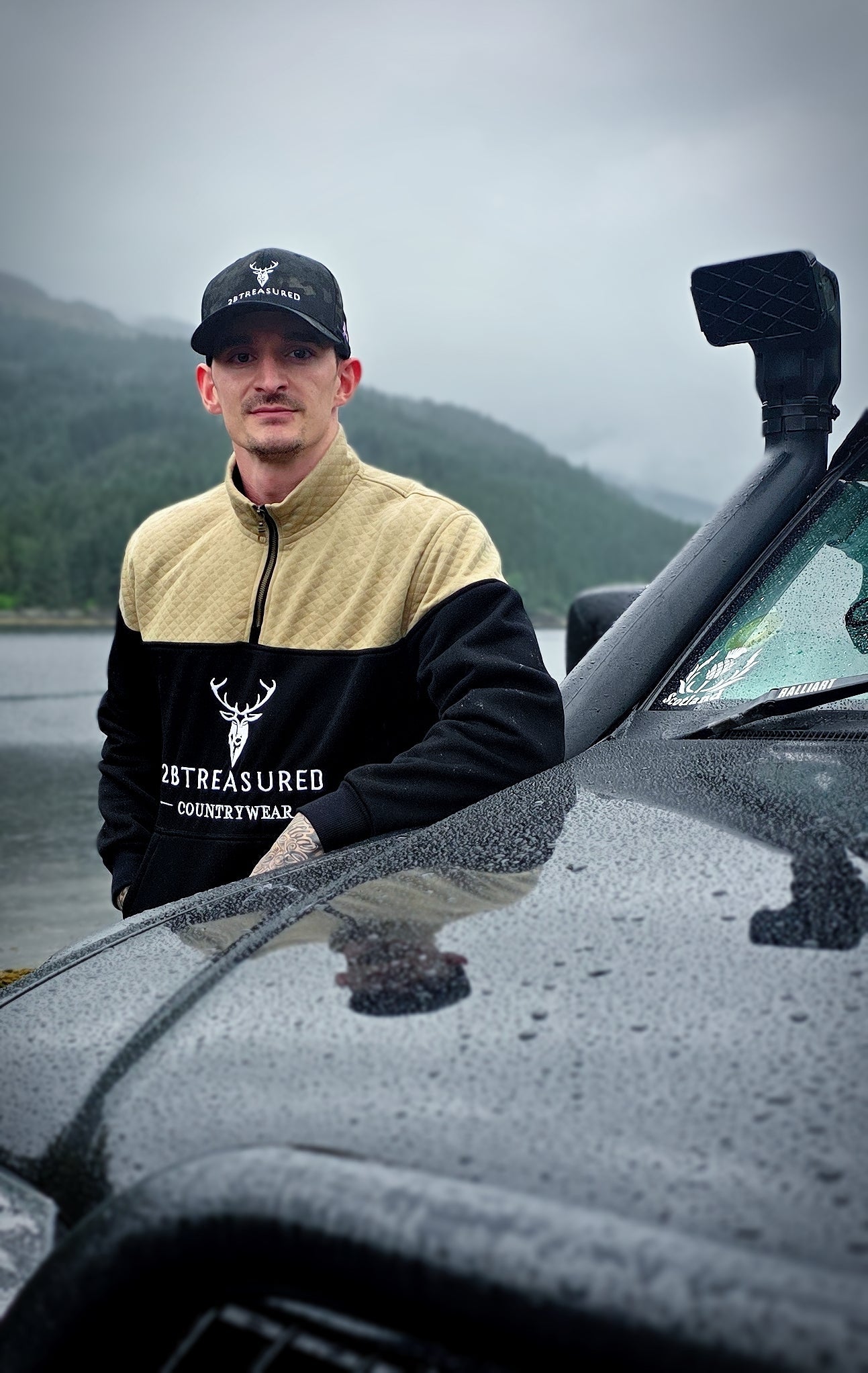 Embroidered Stagmoor Quarter Zip - Black