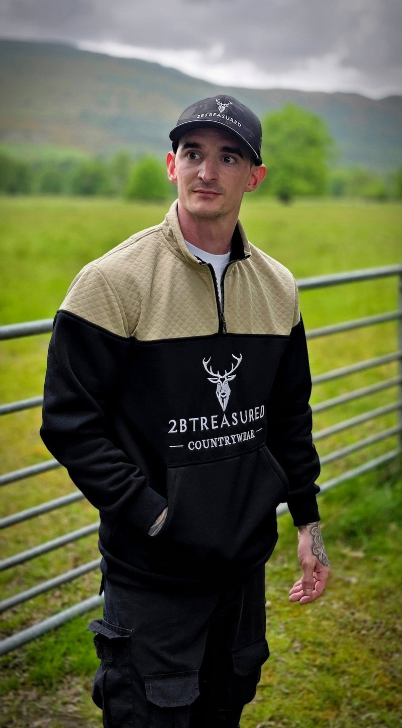Embroidered Stagmoor Quarter Zip - Black