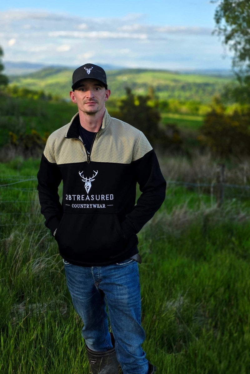 Embroidered Stagmoor Quarter Zip - Black