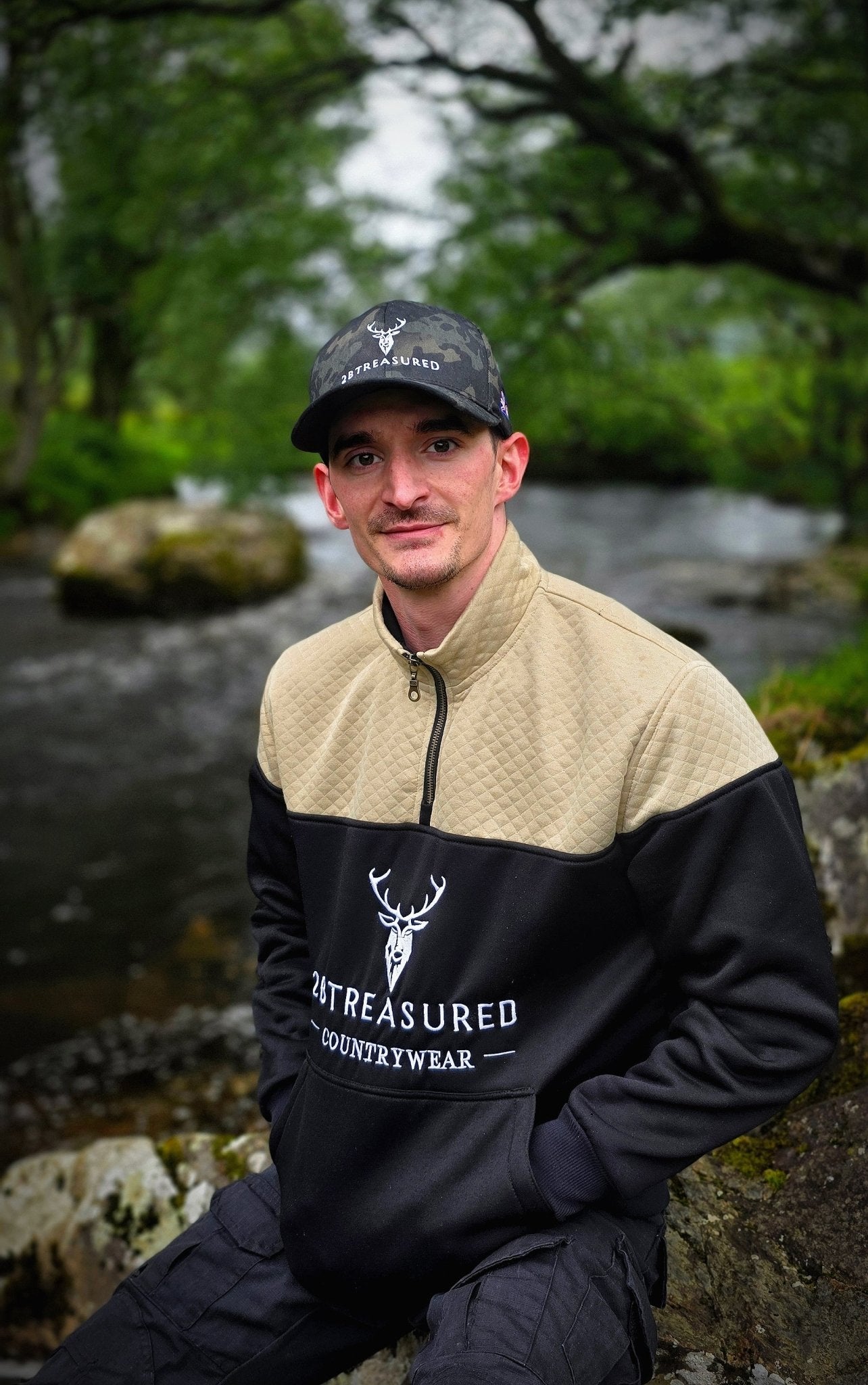 Embroidered Stagmoor Quarter Zip - Black