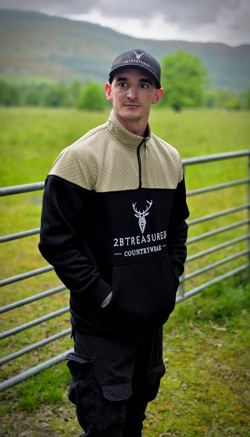 Embroidered Stagmoor Quarter Zip - Black