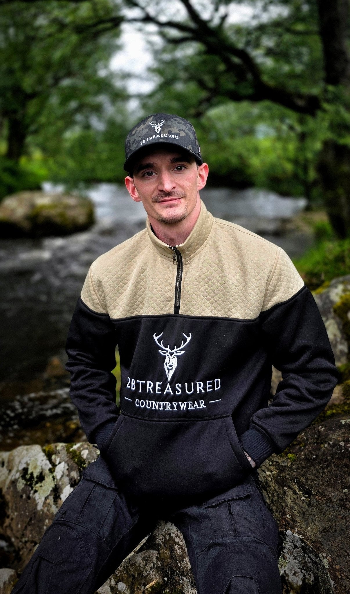 Embroidered Stagmoor Quarter Zip - Black