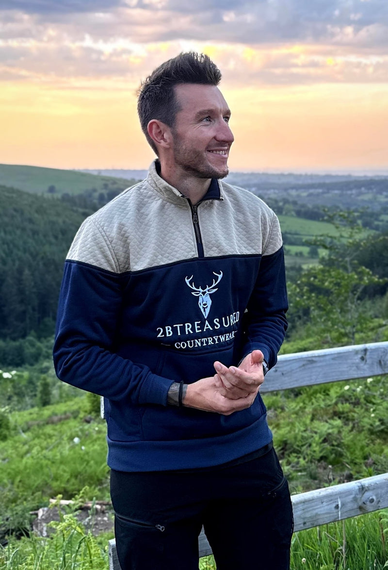 Embroidered Stagmoor Quarter Zip - Navy