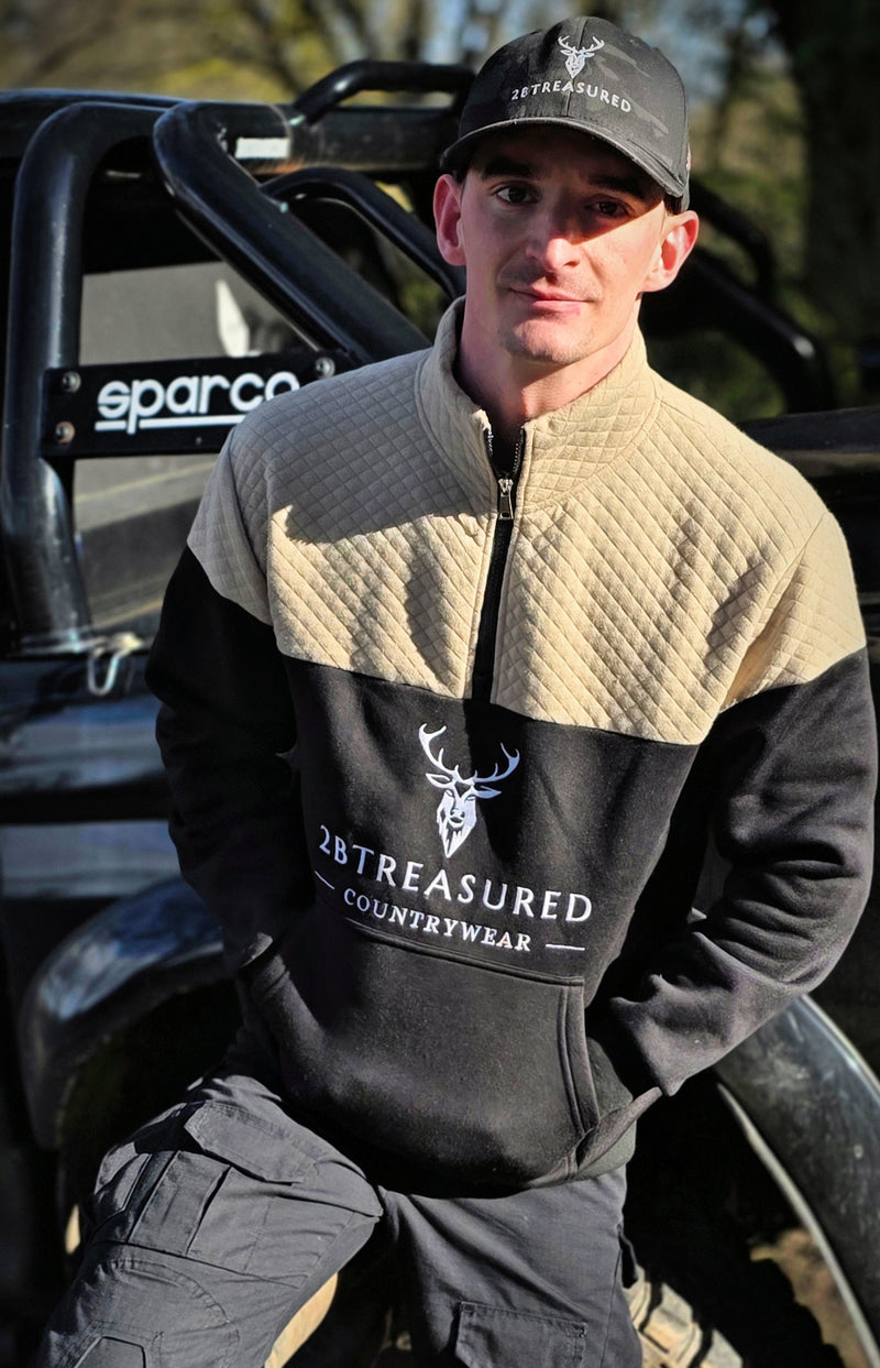 Embroidered Stagmoor Quarter Zip - Black